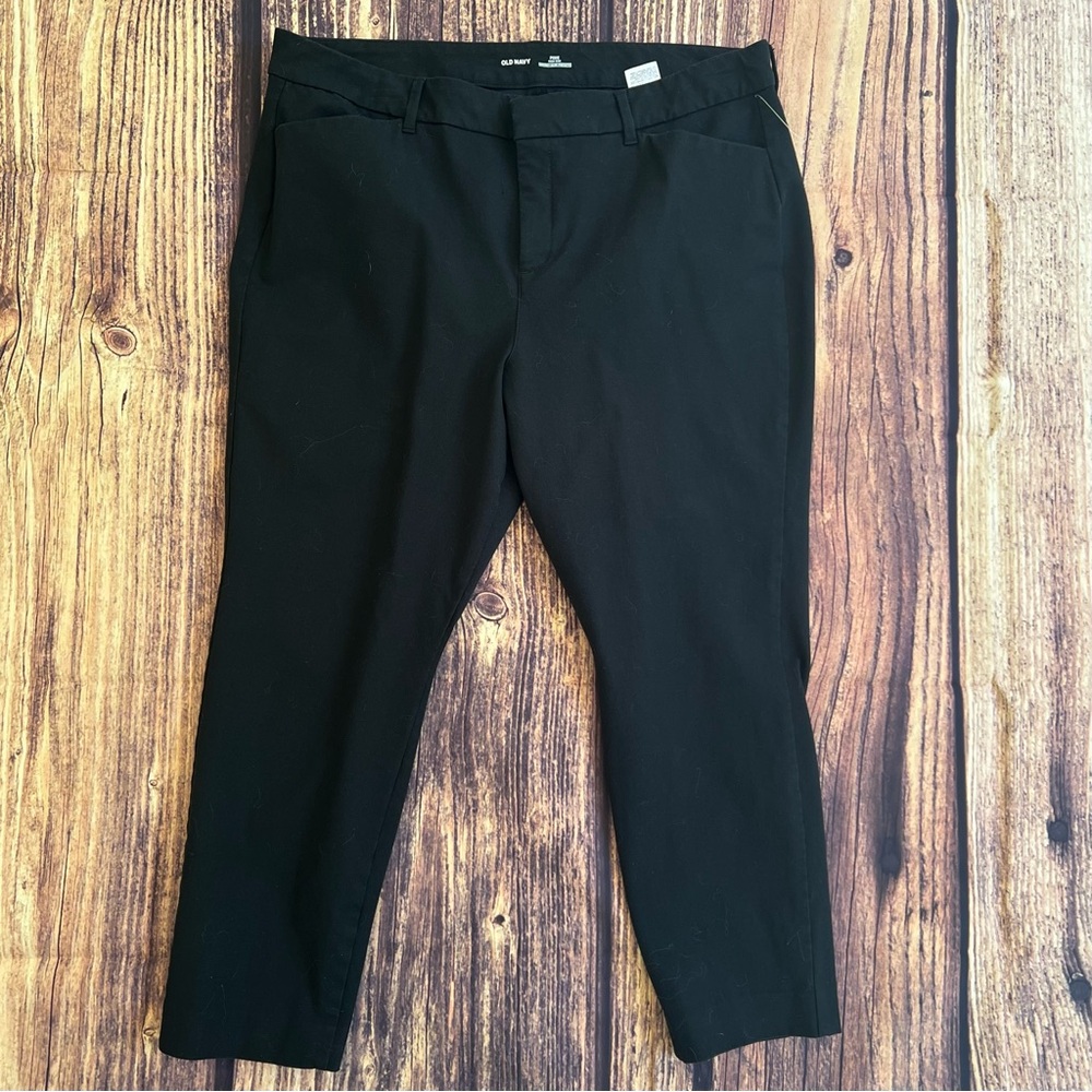 Old Navy Black High Rise Pixie Ankle Pants Size 16